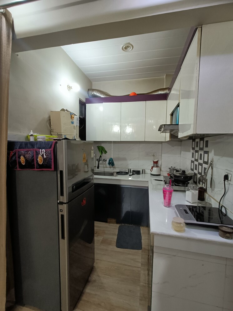 Kitchen, uttam nagar west 3 Bedroom 78 Sq.Yd. Builder Floor In Uttam Nagar West Delhi 8329319