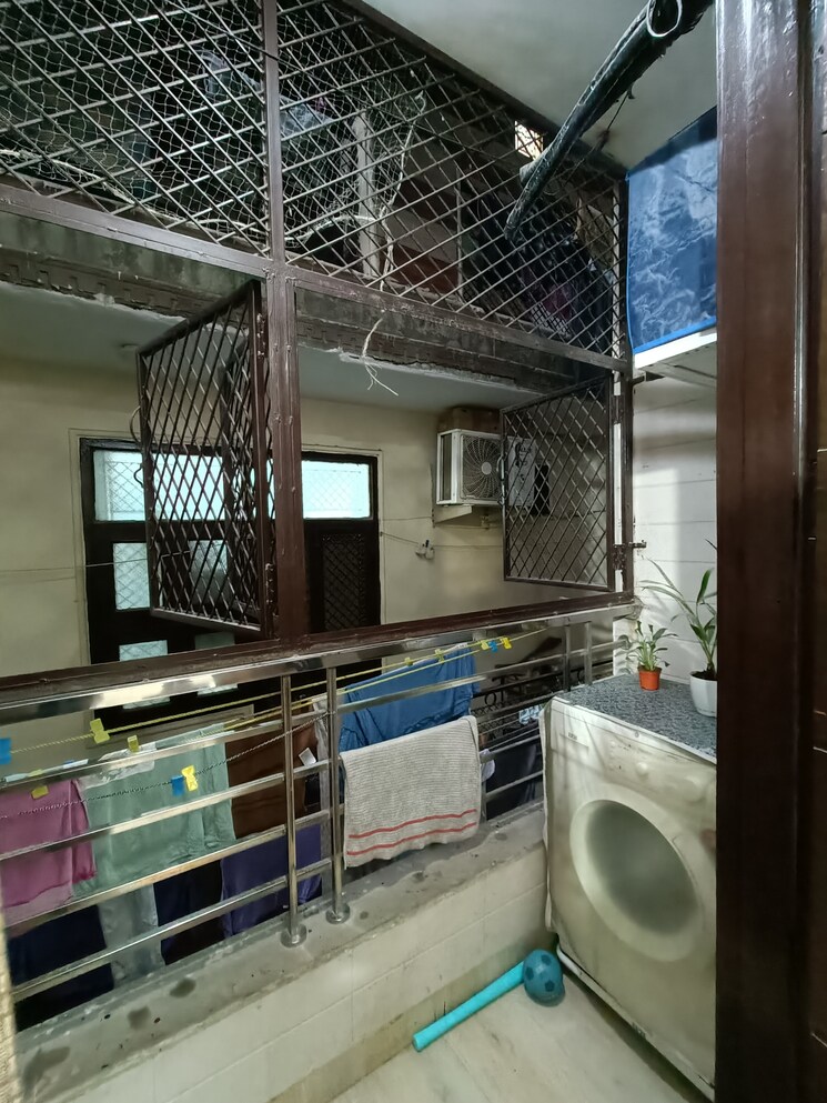 Balcony, uttam nagar west 3 Bedroom 78 Sq.Yd. Builder Floor In Uttam Nagar West Delhi 8329319