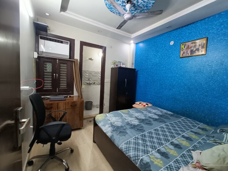 Bedroom, uttam nagar west 3 Bedroom 78 Sq.Yd. Builder Floor In Uttam Nagar West Delhi 8329319
