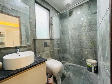 Building Lobby in 3.5 BHK Builder Floor at Empire Floors, Sector 57 – for Rent