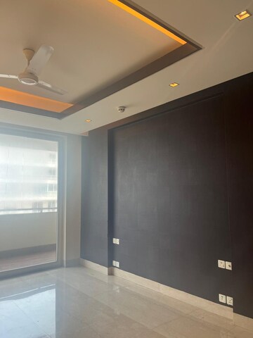 Room in 3 BHK Builder Floor at Green Wood City, Sector 45 – for Rent