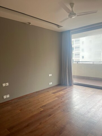 Room in 3 BHK Builder Floor at Green Wood City, Sector 45 – for Rent