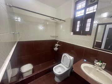 Bathroom in 2 BHK Builder Floor at Ardee City, Sector 52 – for Rent