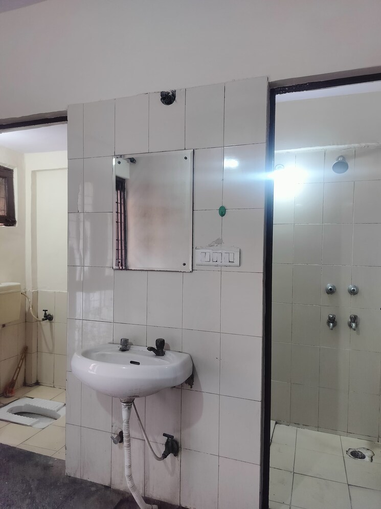 Bathroom, molarband 1 Bedroom 516 Sq.Ft. Apartment In Molarband Delhi 8329433
