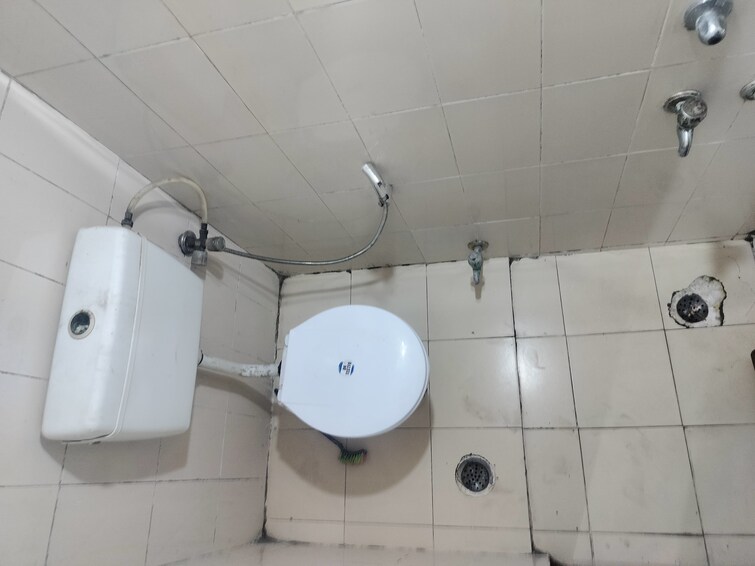 Bathroom, molarband 1 Bedroom 516 Sq.Ft. Apartment In Molarband Delhi 8329433