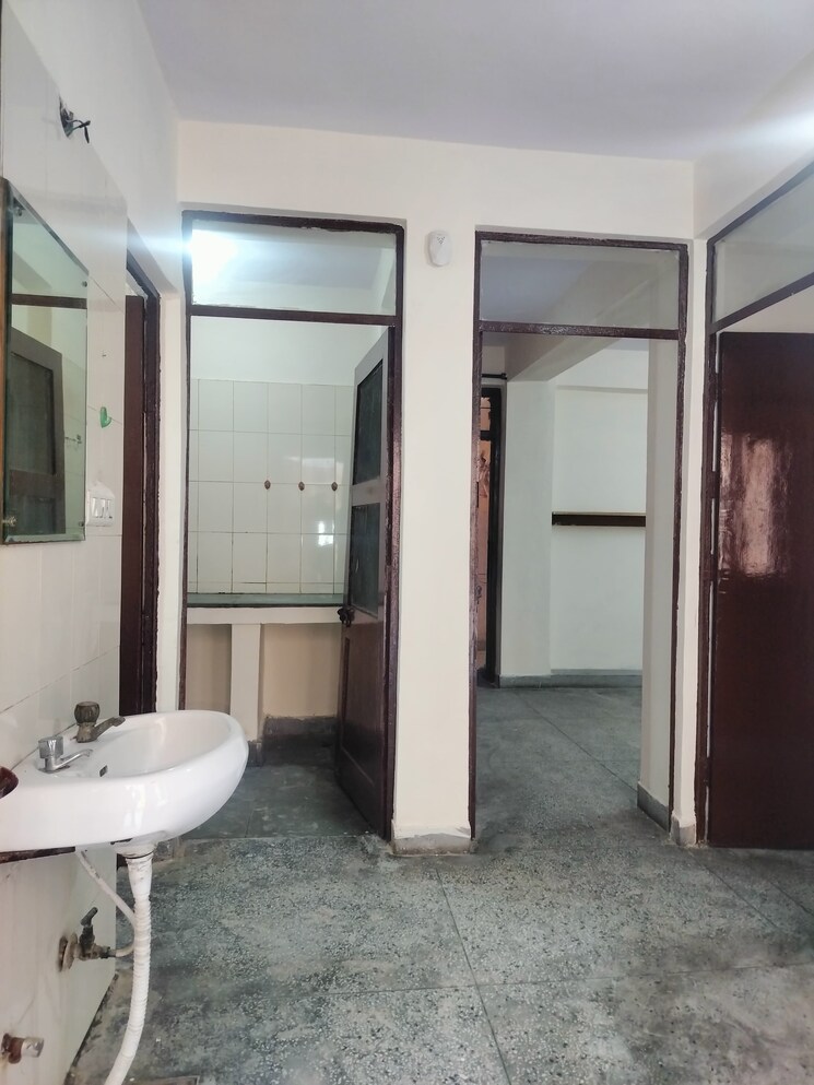 Bathroom, molarband 1 Bedroom 516 Sq.Ft. Apartment In Molarband Delhi 8329433