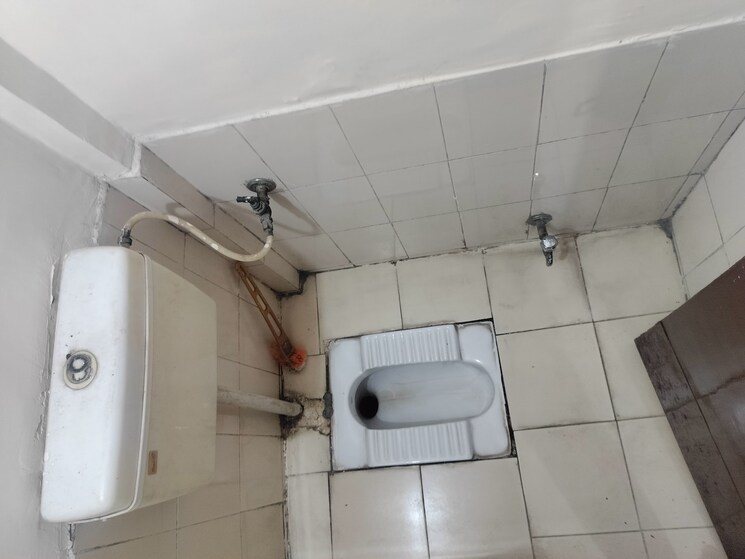 Bathroom, molarband 1 Bedroom 516 Sq.Ft. Apartment In Molarband Delhi 8329433