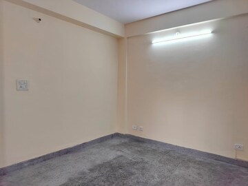 Room in 1 BHK Apartment at Mohan Cooperative Industrial Estate – for Rent