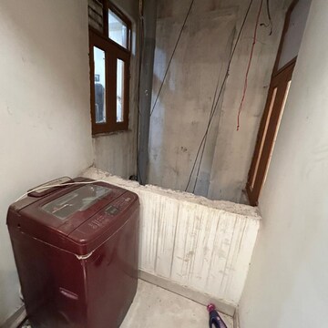 Furnished Amenities in 1 BHK Builder Floor at Saket – for Rent