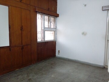 Room in 2 BHK Apartment at Sarita Vihar – for Rent