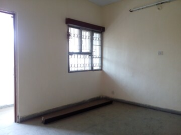 Room in 2 BHK Apartment at Sarita Vihar – for Rent