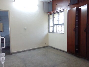 Room in 2 BHK Apartment at Sarita Vihar – for Rent
