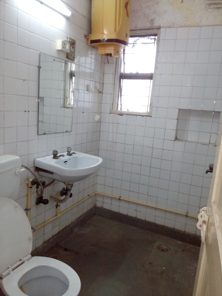 Bathroom, jasola 2 Bedroom 950 Sq.Ft. Apartment In Jasola Delhi 8329451