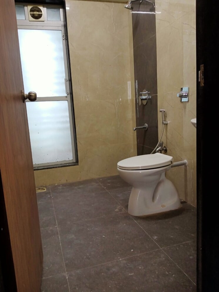 Bathroom, subha-heritage 3 Bedroom 1000 Sq.Ft. Apartment In Powai Mumbai 8329497
