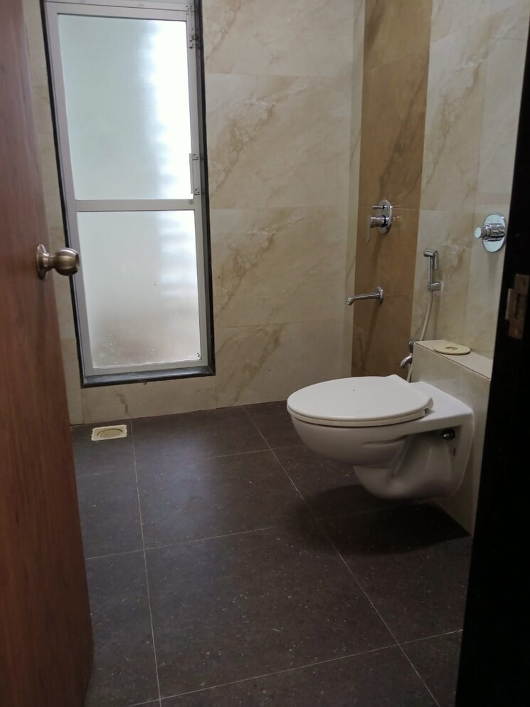 Bathroom, subha-heritage 3 Bedroom 1000 Sq.Ft. Apartment In Powai Mumbai 8329497