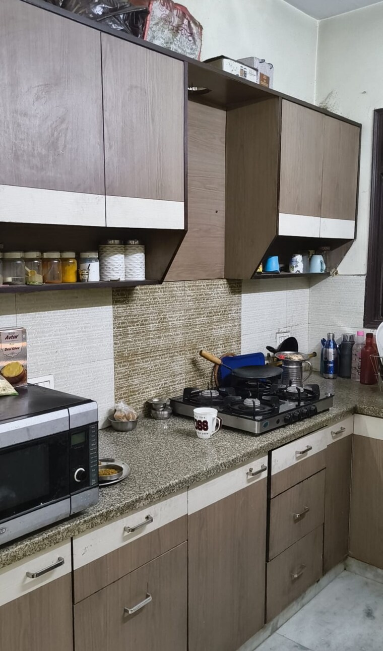Kitchen, paschim vihar 2 Bedroom 84 Sq.Yd. Builder Floor In Paschim Vihar Delhi 8329498