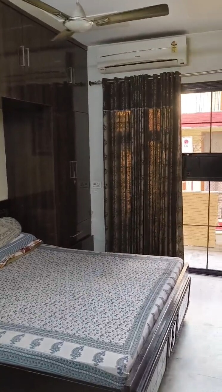 Bedroom, paschim vihar 2 Bedroom 84 Sq.Yd. Builder Floor In Paschim Vihar Delhi 8329498