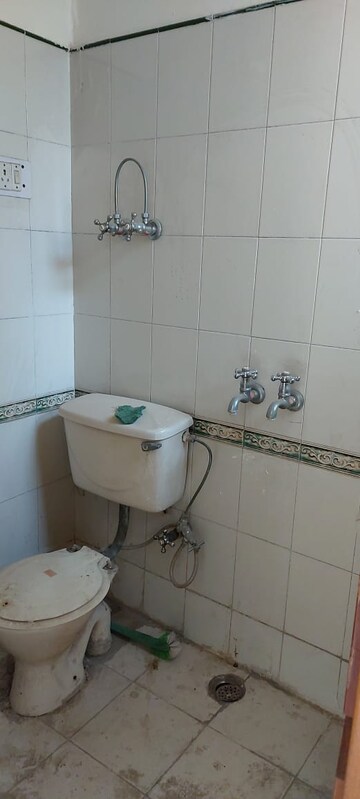 Bathroom in 3 BHK Apartment at Ansal Sushant Estate, Sector 52 – for Rent
