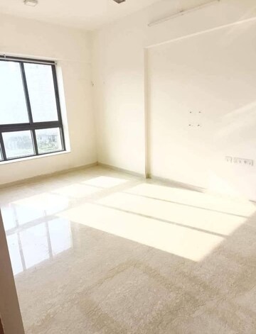 Room in 2 BHK Apartment at Shapoorji Pallonji Vicinia, Powai – for Rent