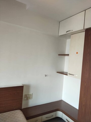Room in 3 BHK Apartment at Group Seven Rushi Heights, Goregaon East – for Rent