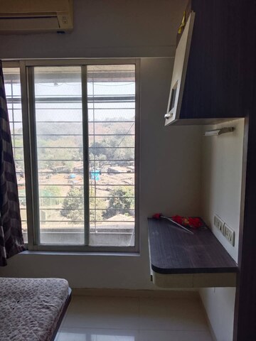 Room in 3 BHK Apartment at Group Seven Rushi Heights, Goregaon East – for Rent