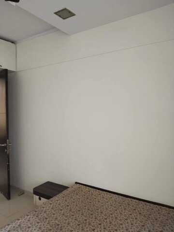 Room in 3 BHK Apartment at Group Seven Rushi Heights, Goregaon East – for Rent