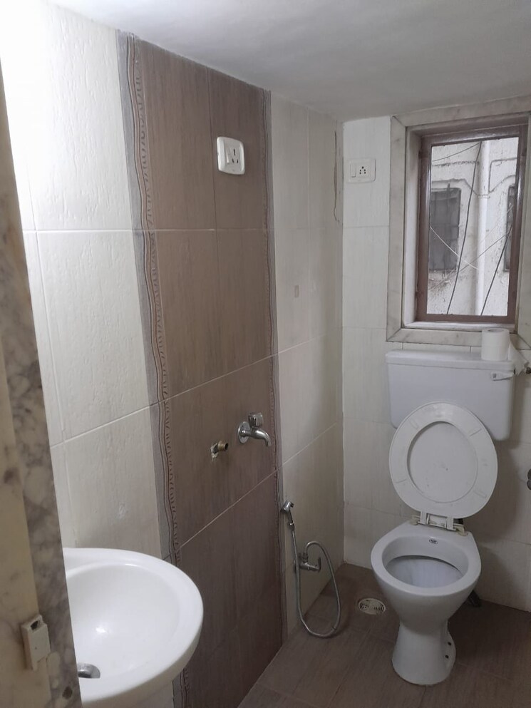 Bathroom, sri-krishna-dharshan 2 Bedroom 875 Sq.Ft. Apartment In Mira Road Thane 8329662