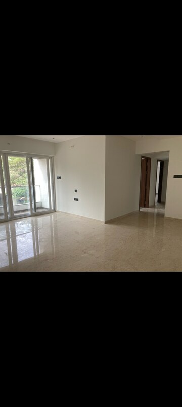 Room in 3 BHK Apartment at Shroff Aureta, Koregaon Park Annexe – for Rent
