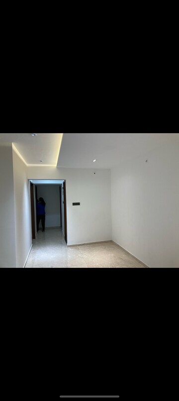 Room in 3 BHK Apartment at Shroff Aureta, Koregaon Park Annexe – for Rent