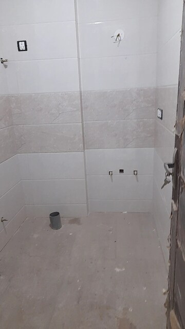 Bathroom in 3.5 BHK Builder Floor at Mayur Vihar Phase 1 – for Rent