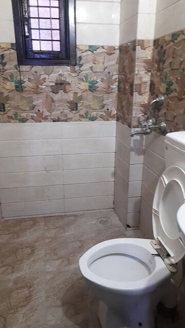 Bathroom in 2.5 BHK Builder Floor at Mayur Vihar Phase 1 – for Rent
