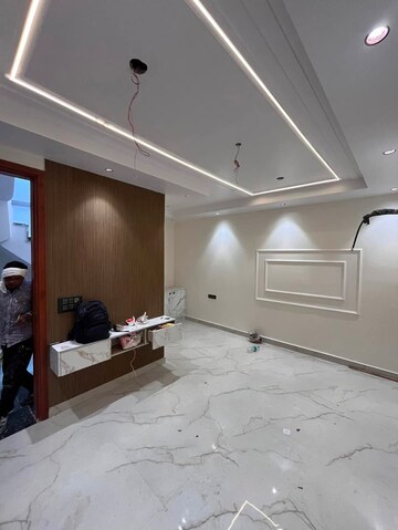 Parking in 2 BHK Builder Floor at Lajpat Nagar – for Sale