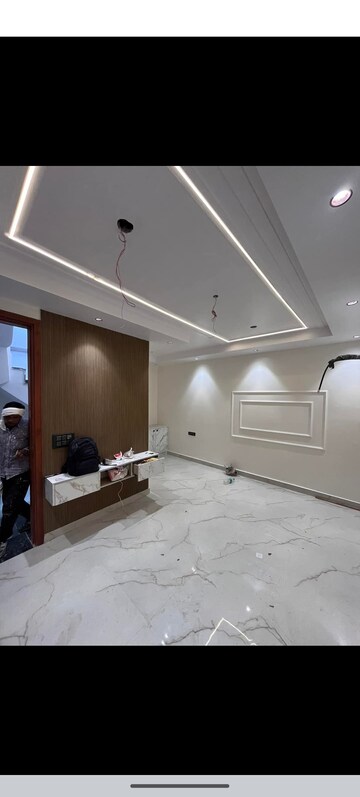 Parking in 2 BHK Builder Floor at Lajpat Nagar – for Sale