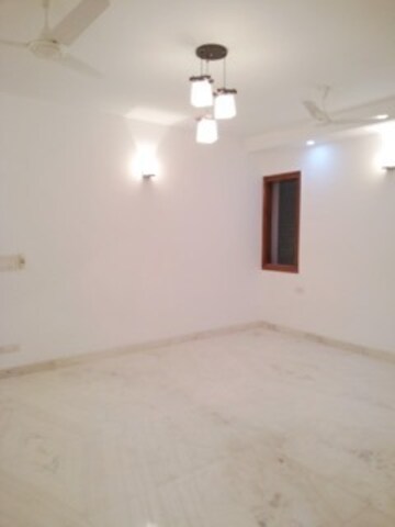 Room in 3 BHK Builder Floor at Lajpat Nagar – for Rent