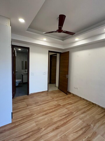 Room in 3 BHK Builder Floor at Sector 12a – for Rent