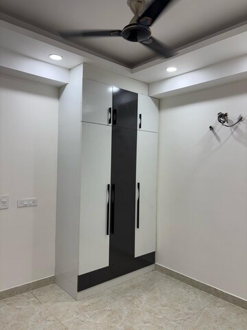 Room in 3 BHK Builder Floor at Sector 12a – for Rent