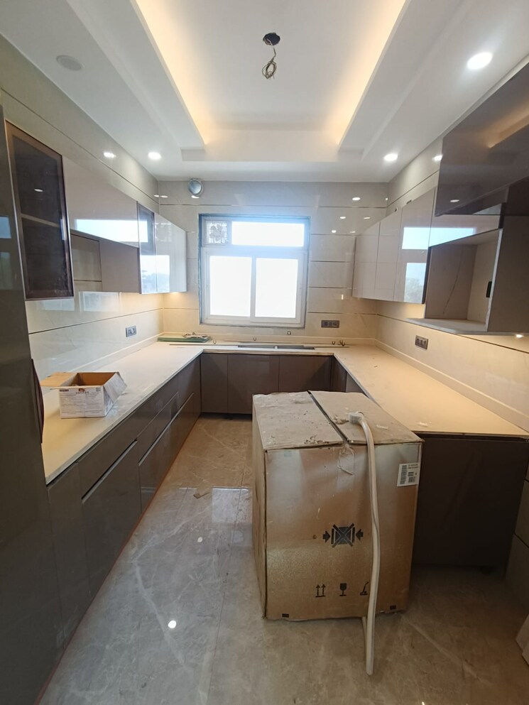 Kitchen, sector 28 3 Bedroom 250 Sq.Yd. Builder Floor In Sector 28 Faridabad 8329869