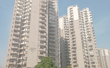 2.5 BHK Apartment For Rent in Ramprastha Awho, Sector 95