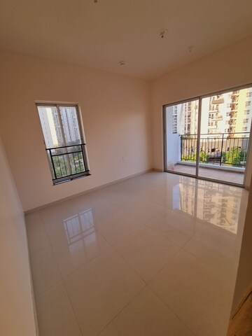 Room in 3 BHK Apartment at Godrej Rejuve, Mundhwa – for Rent