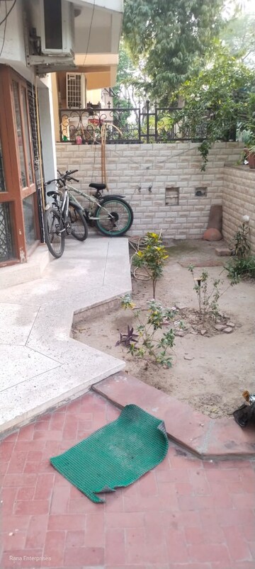 Parking in 3 BHK Independent House at Palam Vihar Residents Association, Palam Vihar – for Rent