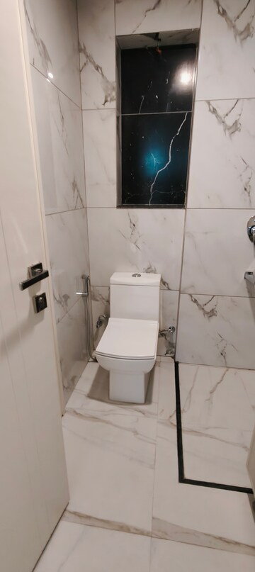 Bathroom in 2.5 BHK Builder Floor at Central Park 3 Flower Valley, Sohna Sector 33 – for Rent