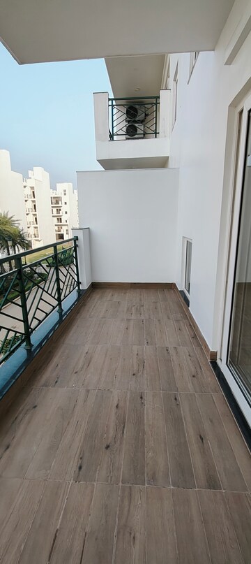 Balcony in 2.5 BHK Builder Floor at Central Park 3 Flower Valley, Sohna Sector 33 – for Rent