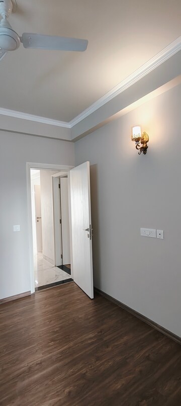Room in 2.5 BHK Builder Floor at Central Park 3 Flower Valley, Sohna Sector 33 – for Rent