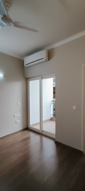 Room in 2.5 BHK Builder Floor at Central Park 3 Flower Valley, Sohna Sector 33 – for Rent