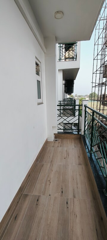 Balcony in 2.5 BHK Builder Floor at Central Park 3 Flower Valley, Sohna Sector 33 – for Rent