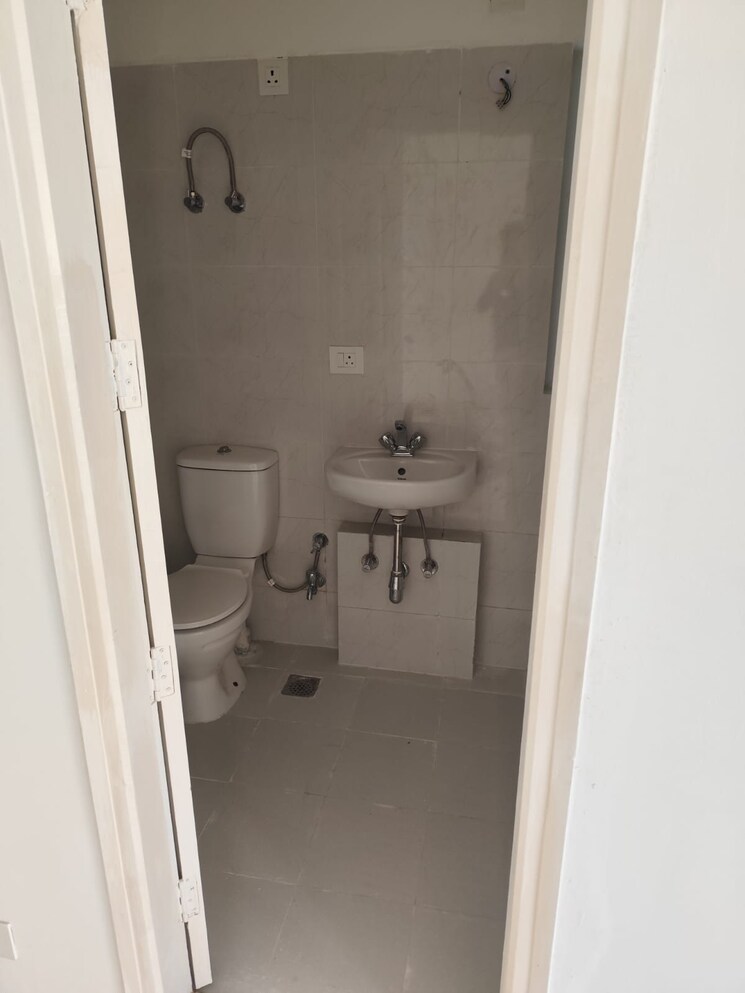 Bathroom, bptp-park-towers 4 Bedroom 278 Sq.Yd. Apartment In Sector 77 Faridabad 8329887
