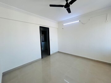 Room in 2 BHK Apartment at Seawoods – for Rent
