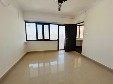 Room in 2 BHK Apartment at Seawoods – for Rent