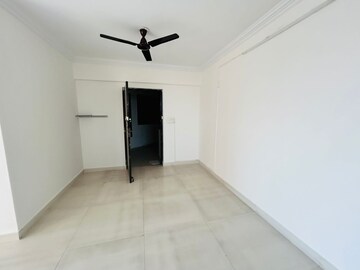 Room in 2 BHK Apartment at Seawoods – for Rent