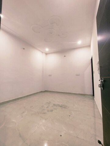 Room in 2 BHK Builder Floor at Dwarka Mor – for Rent